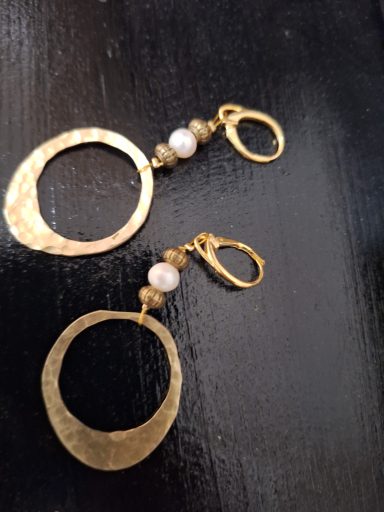 Messing-OH Ellipse mit Perle 45€